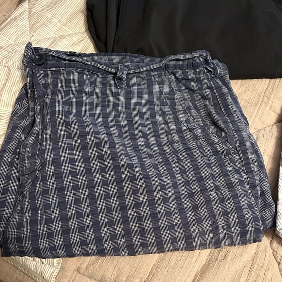 Men’s Shorts Size 42 (4 pair). Black pair are Chaps. The other three are Apt 9. - Picture 2 of 5